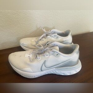 White Nike Sneakers Size 11 Women’s